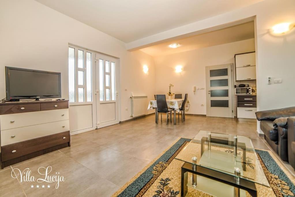 Villa Lucija Pula Buitenkant foto